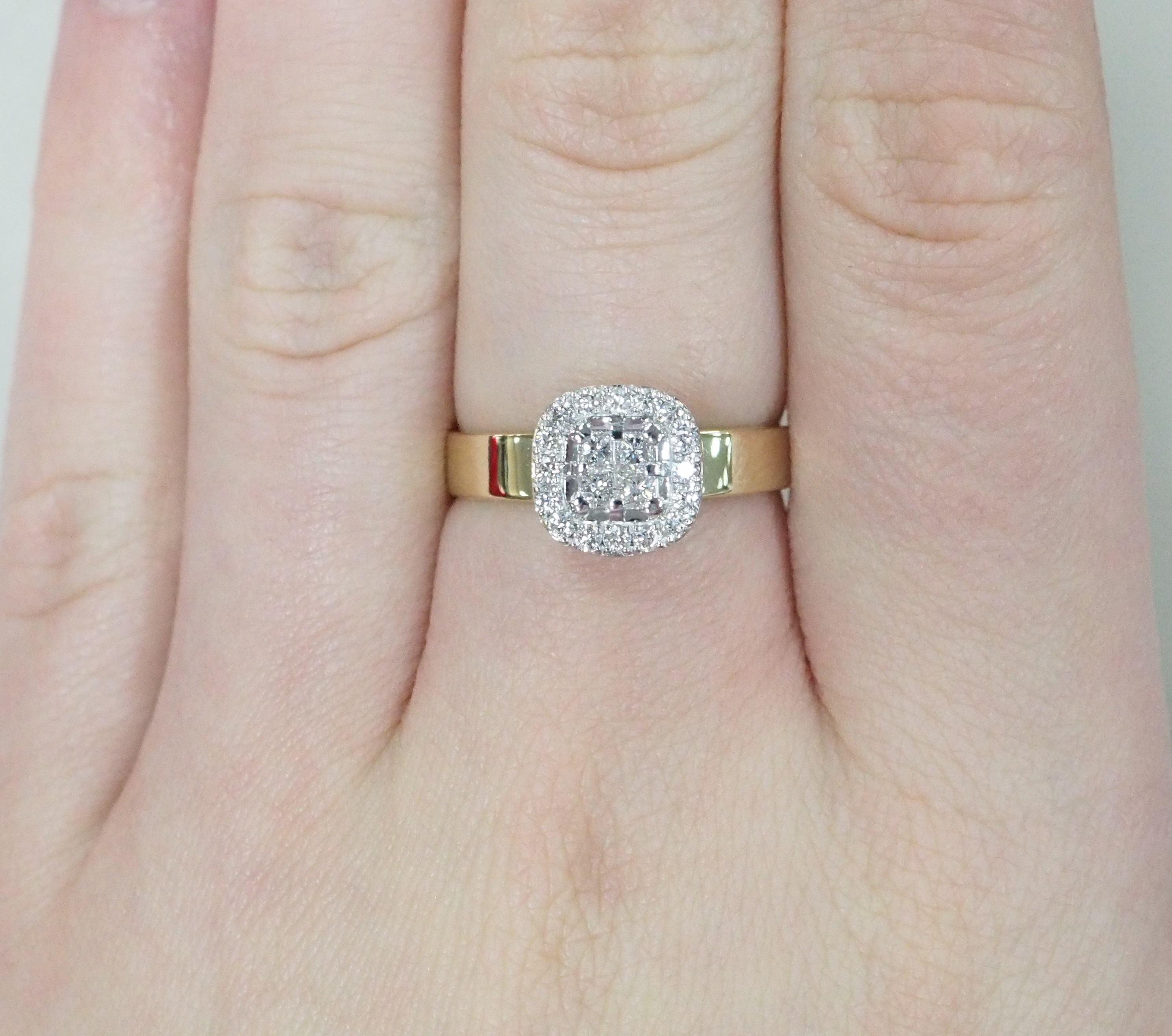 Кольцо из желтого золота с бриллиантами